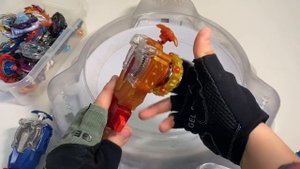ТРИ ВОЛЧКА от TAKARA TOMY / НО КАКИЕ??? Бейблэйд Бёрст / Beyblade Burst