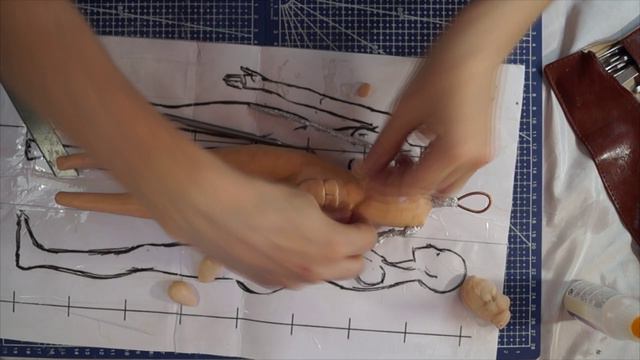 Шарнирная кукла с нуля часть 4 лепим грудь и ягодицы
