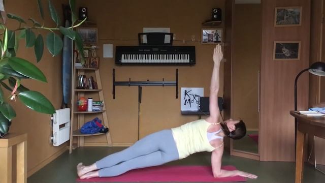 День 16 из 92 дневного курса йоги с Кирой Мур смотреть онлайн