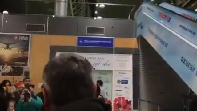 В Харьковском аэропорту прозвучала Красная скрипка Страдивари смотреть онлайн