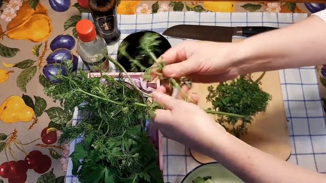 САЛАТ ИЗ ОГУРЦОВ В ПИКАНТНОМ СОУСЕ