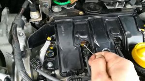 Чистка контактов форсунок мотора 1.6 dCi R9M Renault Espace 5.
