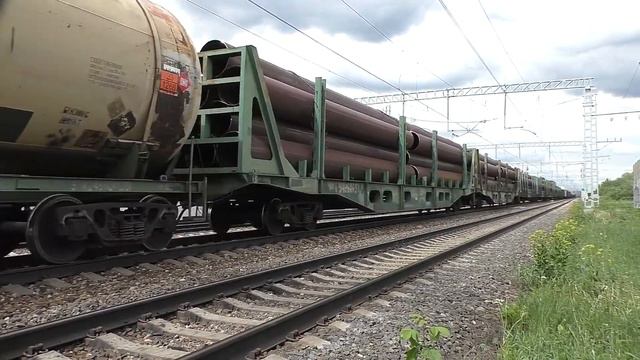 Электровоз ВЛ10У-880 (ТЧЭ-23) с грузовым поездом. смотреть онлайн