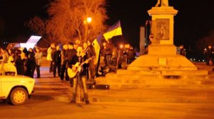 Сергей Василюк ("Тень солнца") поет "У Черного моря" на украинском