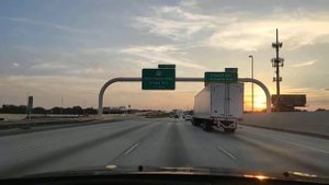 США. ФЛОРИДА, ТАМПА, Въезжаем в город по I-75. Мимо Даунтауна к заливу Old Tampa Bay.