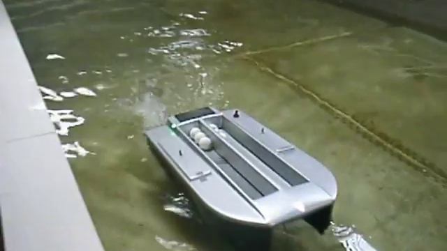 Прикормочный кораблик на радиоуправление
