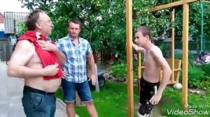 Поставил мировой рекорд по подтягиванию.