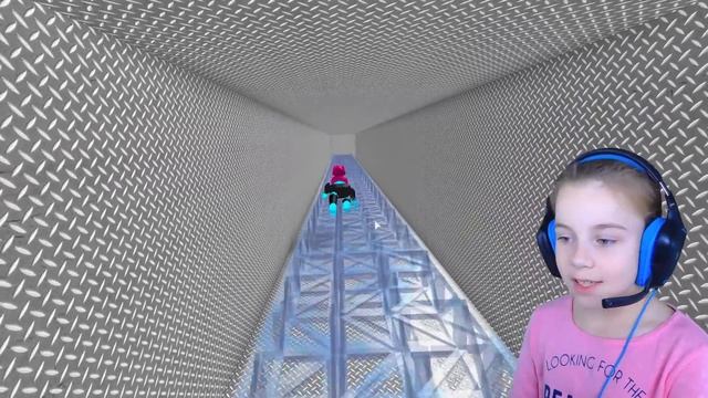 ПОБЕГ С ГИГАНТСКОЙ КУХНИ в Роблокс приключение мульт героя в Roblox