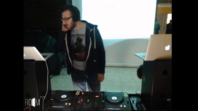 ROOM7172: Big Birthday Party смотреть онлайн