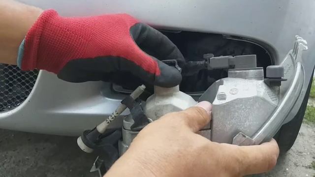SKODA A5⚙Снятие И Установка Противотуманки.Замена ламп. смотреть онлайн