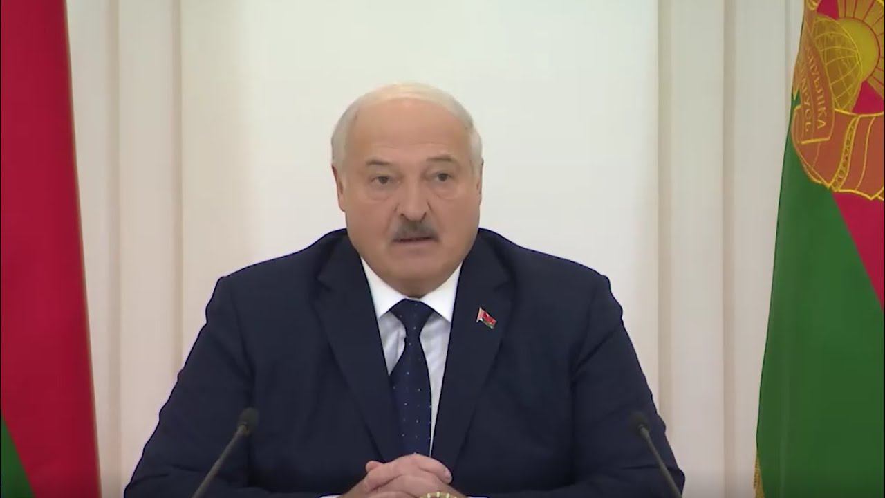 Лукашенко: "Водителя начальником назначил! И родственников - племянник, двоюродный брат и сын!!!"