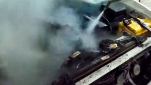 Паровая обработка двигателя автомобиля парогенератором LavorPRO KOLUMBO