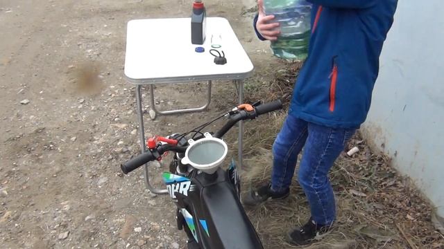 Байк DBR 50 кубиков. Готовим топливную смесь и Поехали