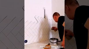 Плитка ёлочкой на стену. Фартук из керамогранита. Раскладка ёлочкой. Tiles diagonal pattern.