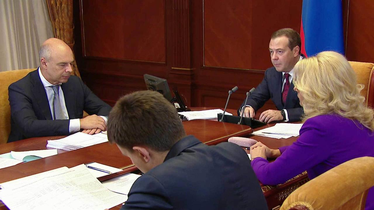 Дмитрий Медведев: с 1 января будут проиндексированы страховые пенсии неработающим пенсионерам