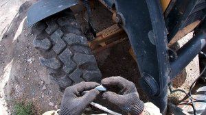 Как лечить проколы шины в полевых условиях.