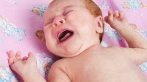 Как быстро успокоить ребенка когда он плачет Что делать когда капризничает новорожденный ребенок