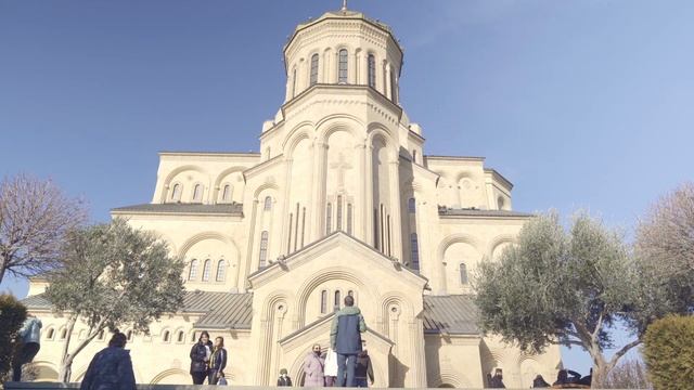 Тбилиси. Собор Цминда Самеба.  Исполинский дом Православия.