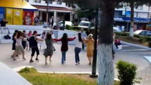 Греческие танцы. Вот так отдыхают греки.