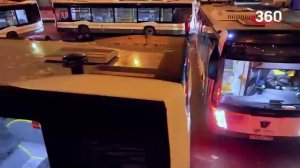 В честь праздника Мострансавто выстроили свои новые автобусы цифрой 8