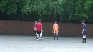 Арман Туганбаев играет в футбол