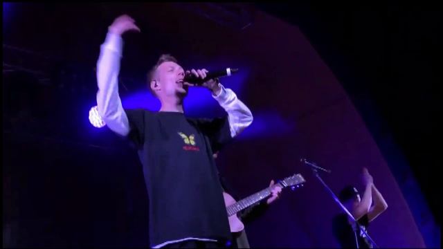 Dabro "На часах ноль-ноль". КРУТО весь зал поёт под гитару. смотреть онлайн