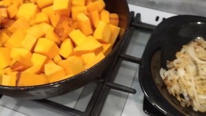 Простой рецепт тыквы в сметанном соусе. Очень вкусное и полезное блюдо из тыквы.