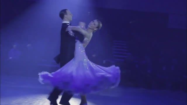 Танцуют Arunas Bizhokas and Katyusha Demidova ! Поручик Голицын, Александр Малинин смотреть онлайн