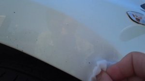 Киа Рио убираем ржавые точки на кузове от колодок.