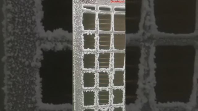 Работа в  -30С теплового насоса DanHeat. Испытание оттайки теплообменника..mp4