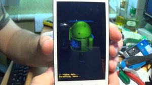 При включении выключается. Huawei Y-360-U61