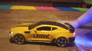 Chevrolet Camaro. машинка газует и выпускает дым! срочно посмотри, крутая металлическая машинка!
