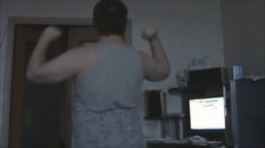 26 летний жирный мужик танцует маленьких утят