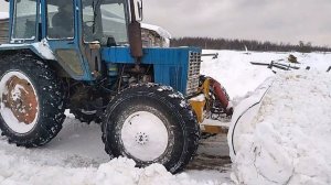 мтз 80 с мостом от газ 66 с передним бульдозерам куча снега