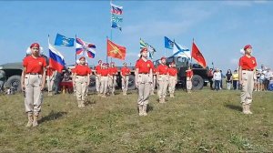 Выступление Знамённой группы Юнармейцев на авиашоу 85 лет ДОСААФ Забайкалья