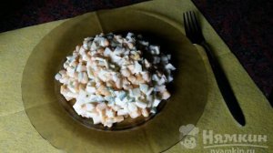 Салат со свежим огурцом и кукурузой