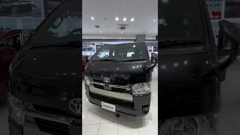 ТОПОВЫЙ TOYOTA HIACE В АВТОСАЛОНЕ В ЯПОНИИ Для каких целей купили бы такой⁉️Напишите в комментарии!