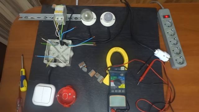 Подключение двухклавишного выключателя Схема подключения двухклавишного выключат смотреть онлайн