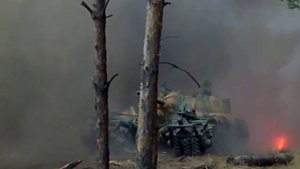 Офицеры   Offiziere ГДР  Фрагмент Прохода танков через инженерные заграждения в лесу