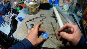 Как закрепить на лодке датчик эхолота