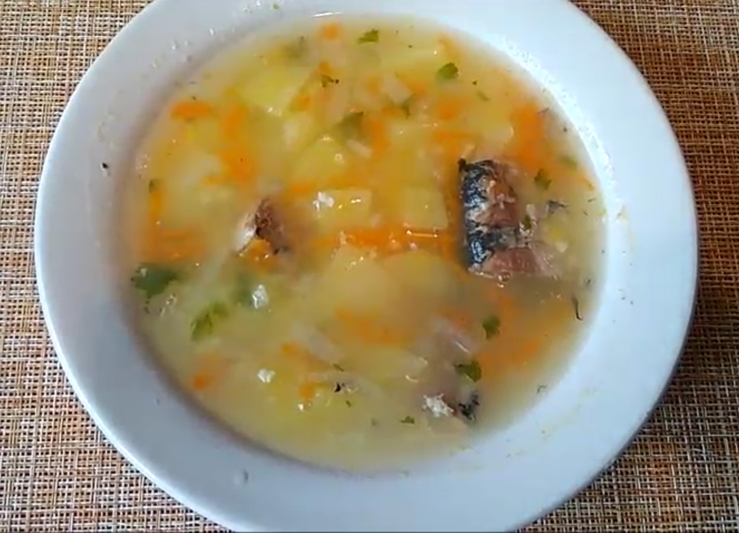Суп из консервы-Иваси.mp4