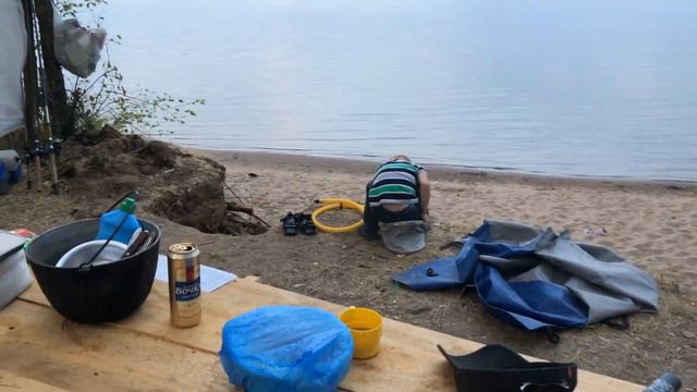Отдых с палатками на острове реки Кама.
