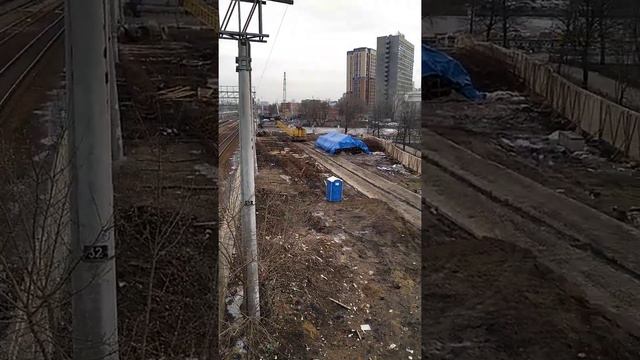 территория завода Серп и Молот Съёмки с одноимённой станции РЖД вид с верху с моста через железную смотреть онлайн