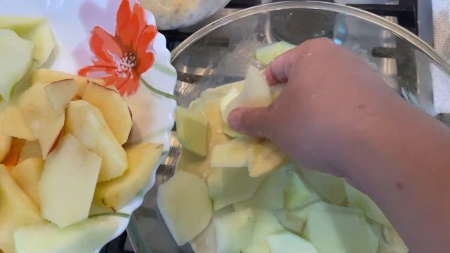 Элементарно! Холостяцкий ЯБЛОЧНЫЙ ШТРУДЕЛЬ. Очень простой рецепт 12+ смотреть онлайн