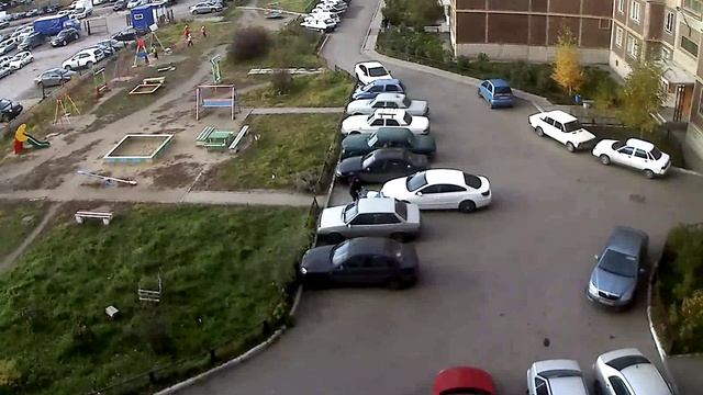 Бросая машины во дворе, подумайте о других людях! смотреть онлайн