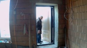Монтаж входной двери в доме из керамических блоков. Свой дом