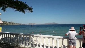 Крым. п. Новый Свет. Дорога к морю. Пляж зелёной бухты.