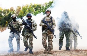 Залповое ночное видео, работа наших ребят в составе подразделений на ленточке