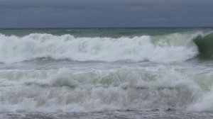 Шторм на Агатовом пляже в Орджоникидзе. Крым.