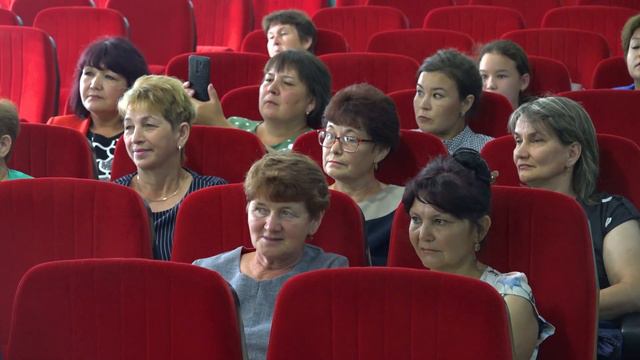 Успокоить и приободрить: соцработник спешит на помощь смотреть онлайн